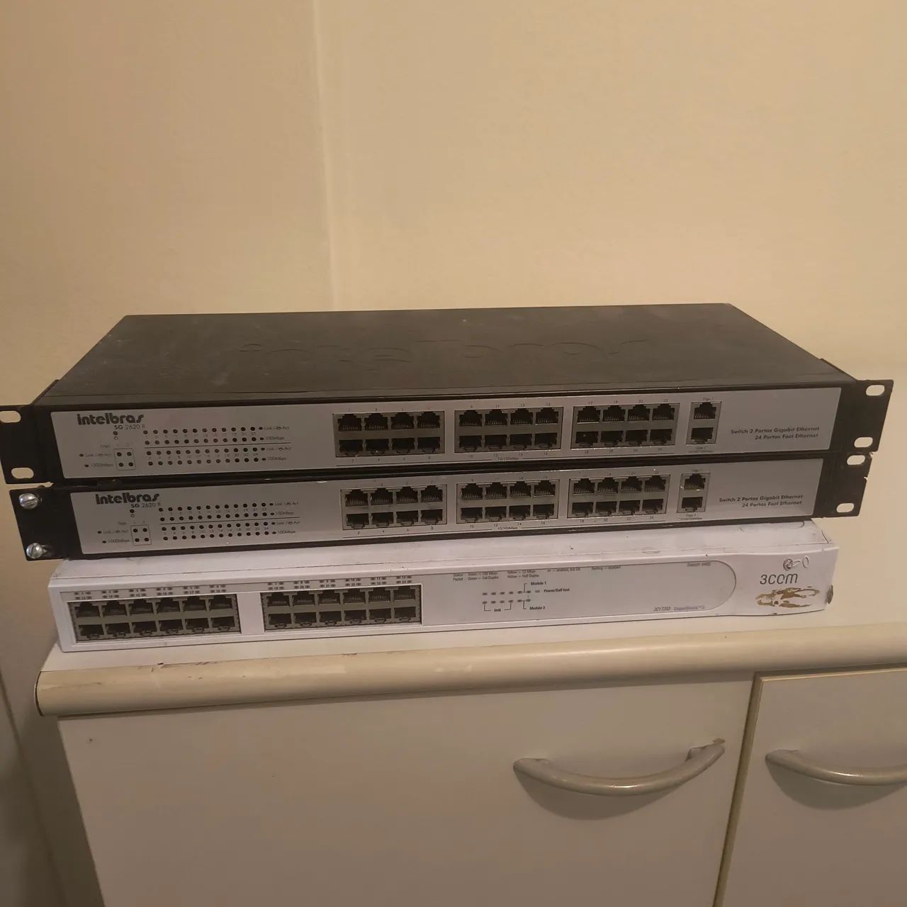 Switches de Rede Intelbras e 3COM  