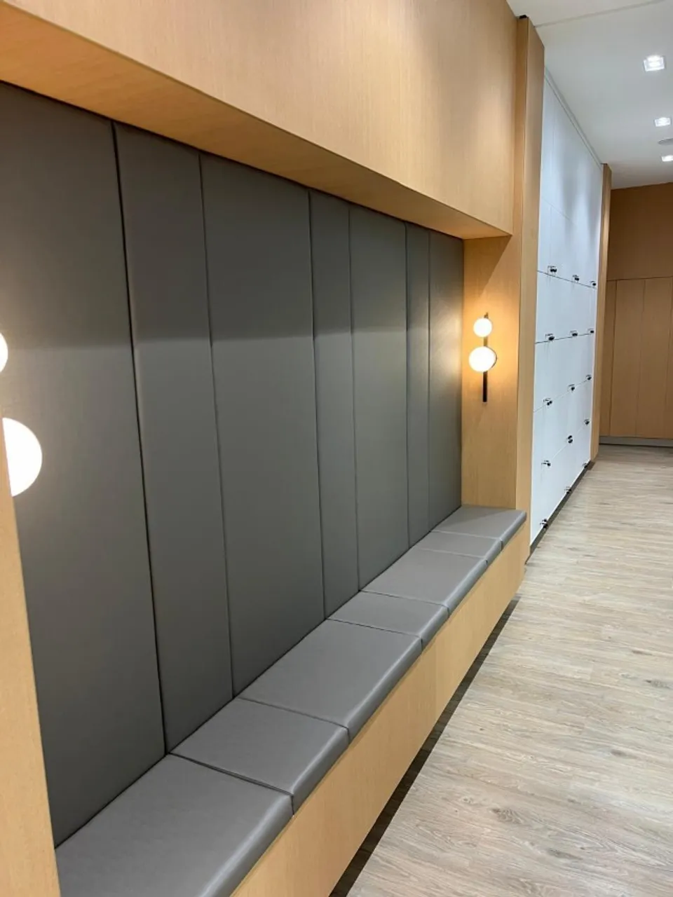 VENDO SALA COMERCIAL MOBILIADA