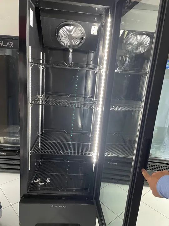 Cervejeira porta de Vidro 500 litros - Foto 2