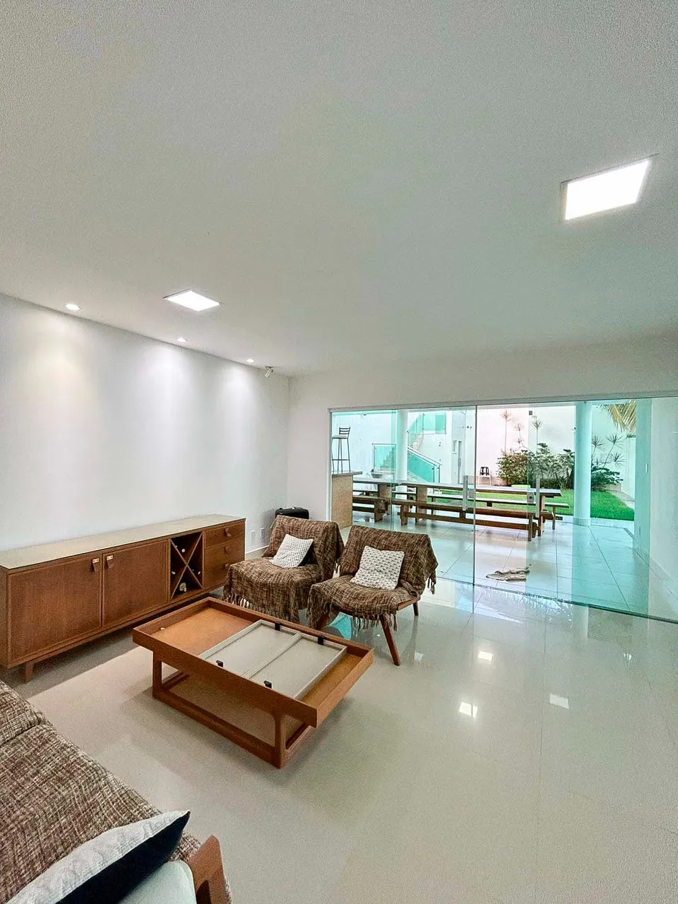 Casa duplex à venda no Olho D'água 500m da praia