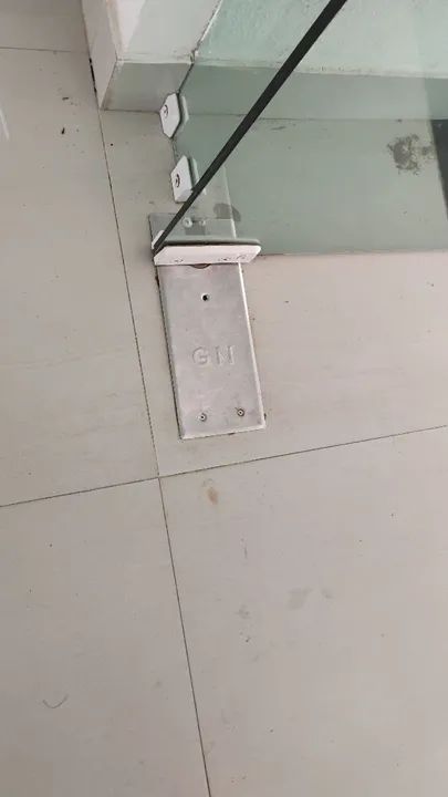 MANUTENÇÃO DE MOLA DE PORTA DE VIDRO - Foto 4