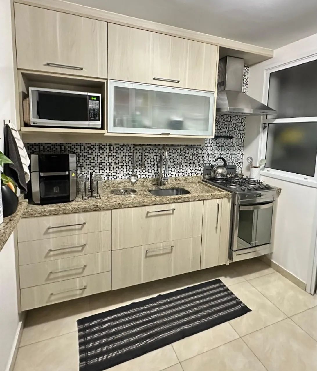 Cozinha + pedra de granito (produzido pela D'LINEA)