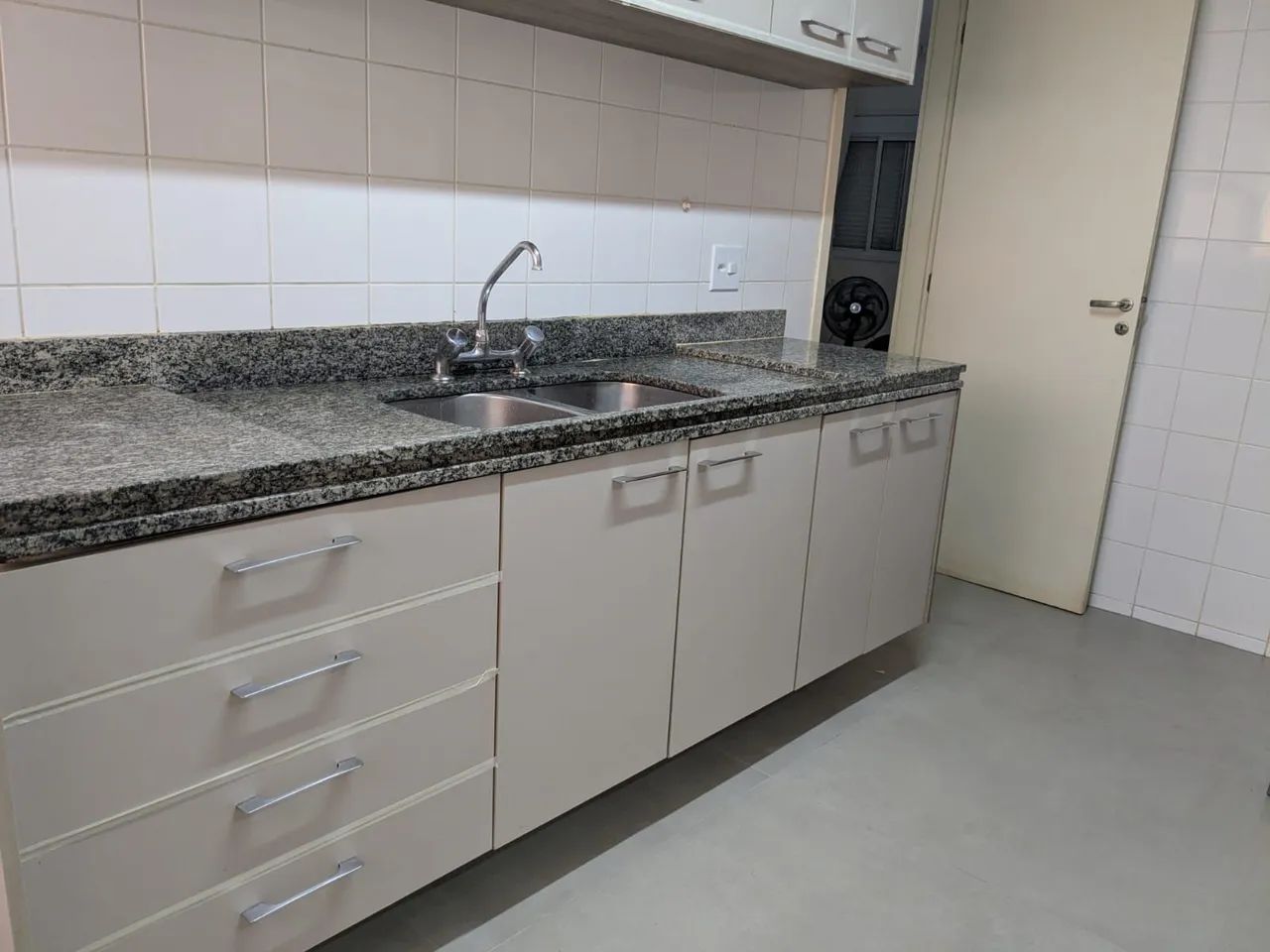 Kitchen sink made of granite with faucets64168503897729122