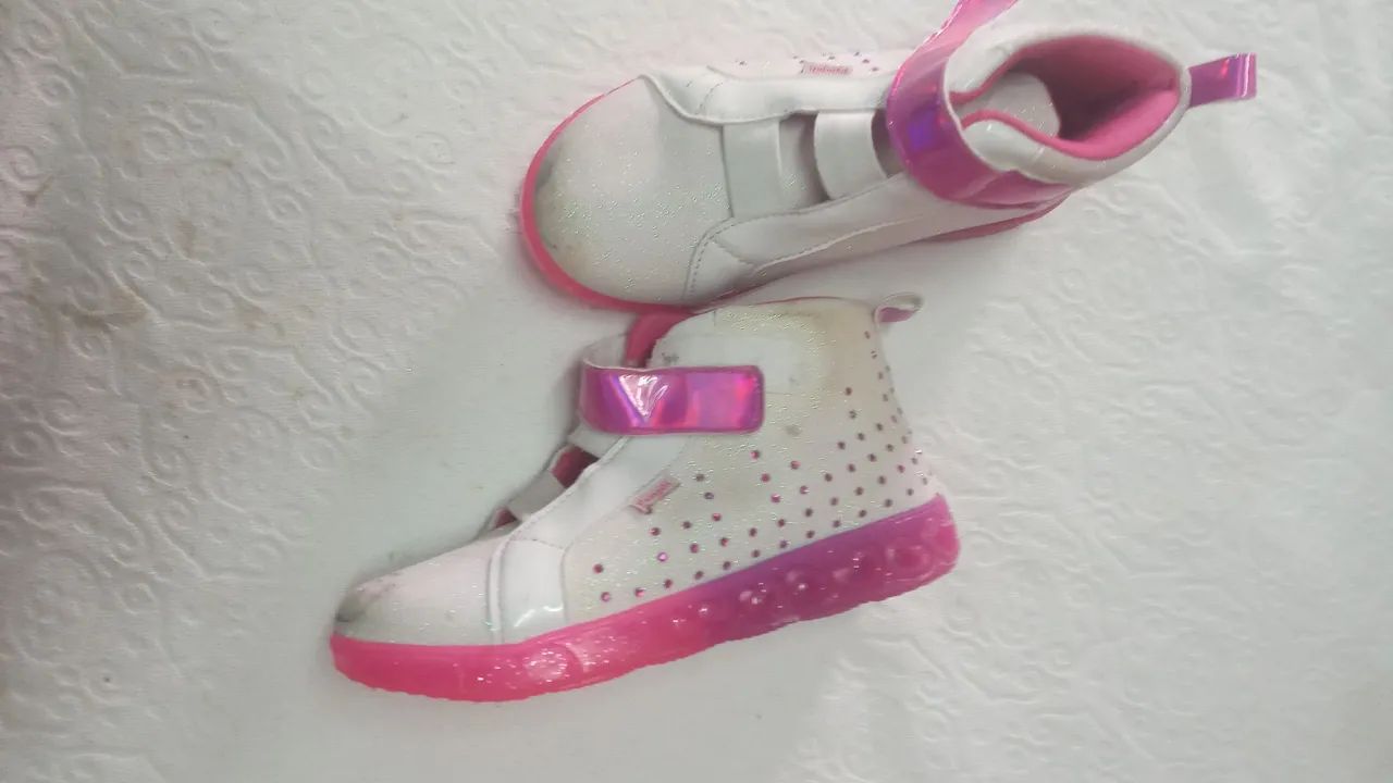 Tênis Infantil com Luzes Rosa