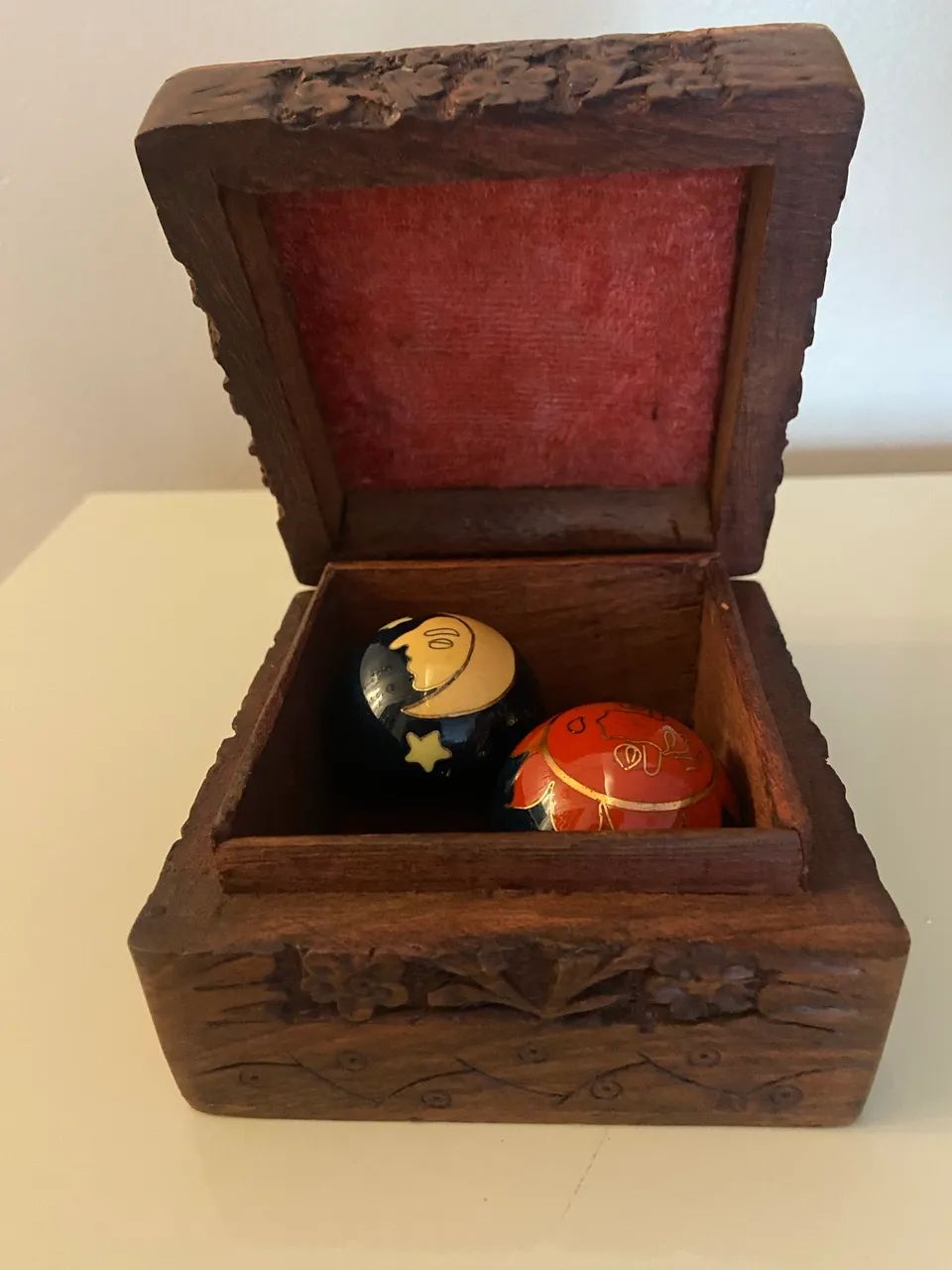 Caixinha entalhada a mão com duas bolas Baoding - Foto 2