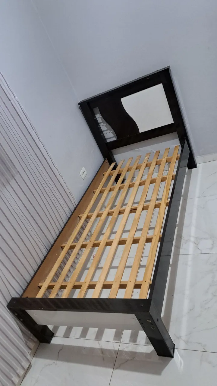 2 Cama Solteiro + 1 guarda roupa infantil