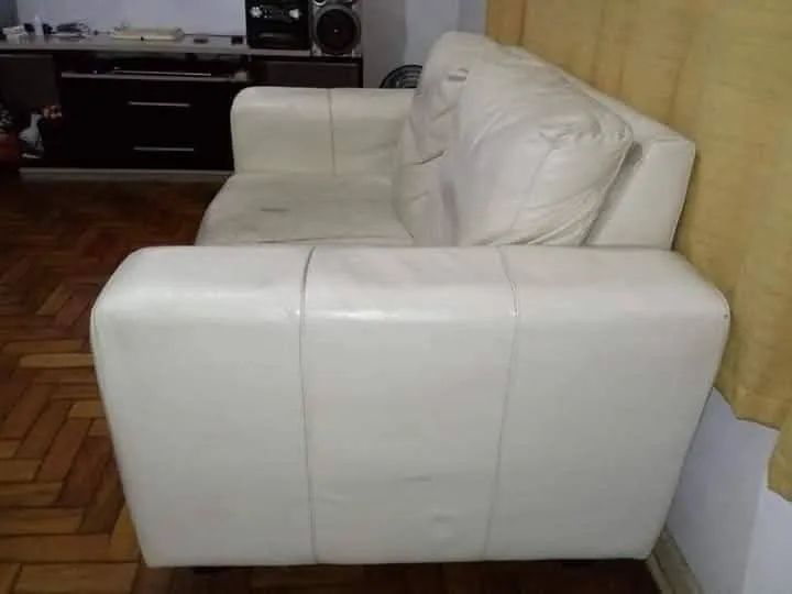 Sofá da Tok Stok de Couro Legítimo Branco 2 Lugares Amplos Leia o Anúncio  - Foto 5