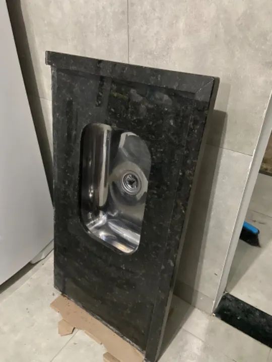 Granito verde Ubatuba 100 x 55 cm com cuba