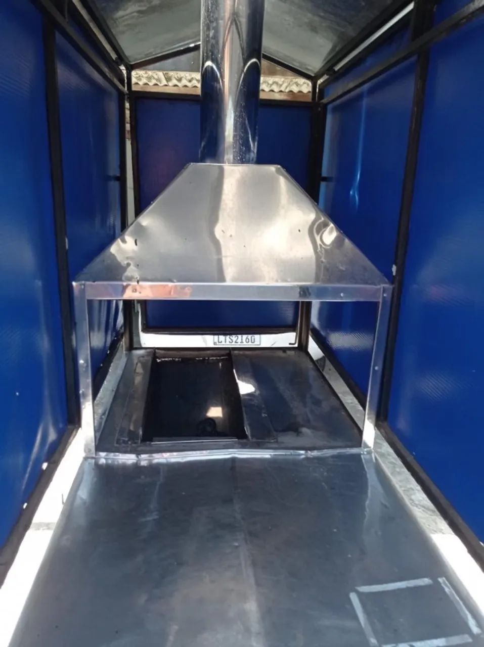 Carrinho para churrasquinho com armário e cobertura. - Foto 3