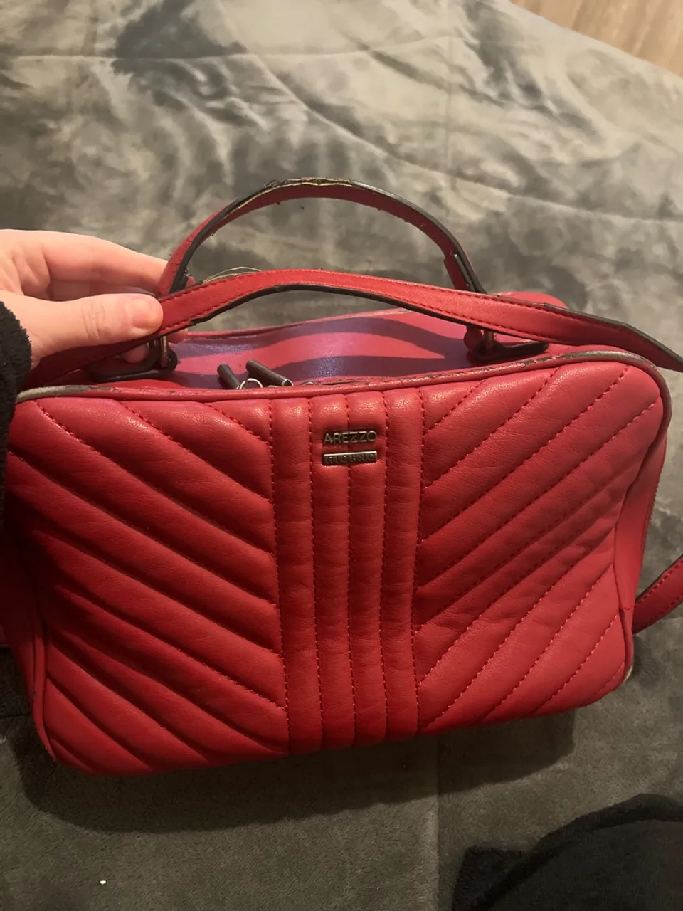 Bolsa Arezzo Vermelha com Design Clássico