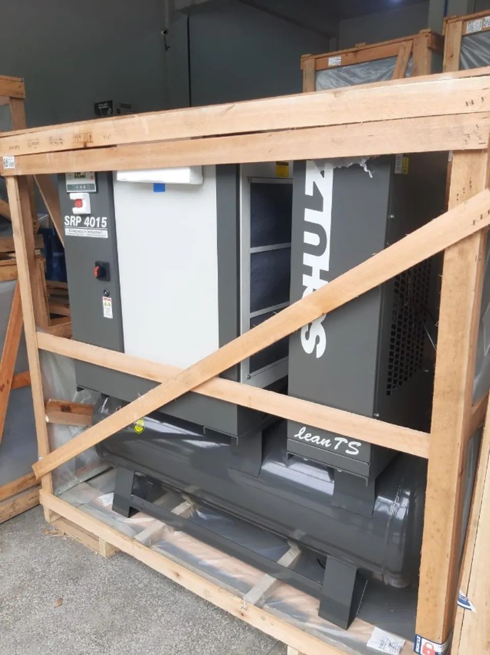 Compressor de Ar Parafuso com Secador Integrado 15HP 9Bar 260L SRP4015E - novidade