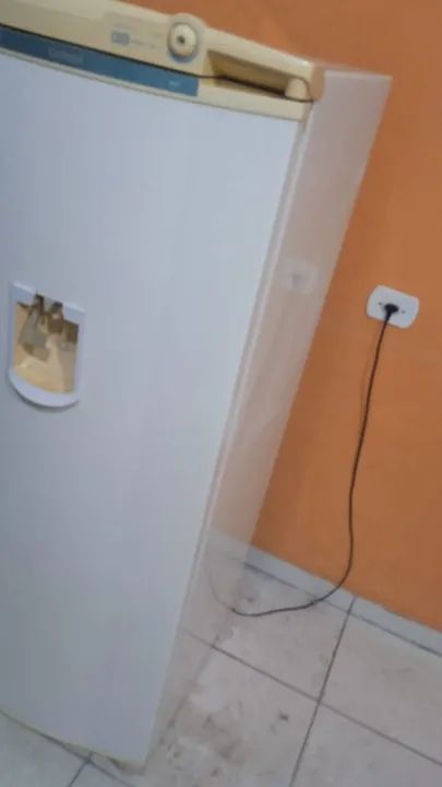 Geladeira com Dispenser de Água  - Foto 4