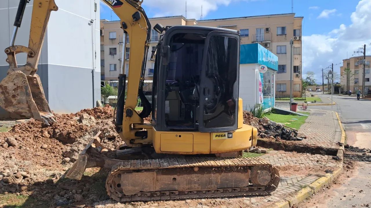 Mini escavadeira Caterpillar, perfeita para pequenos trabalhos! - Foto 2