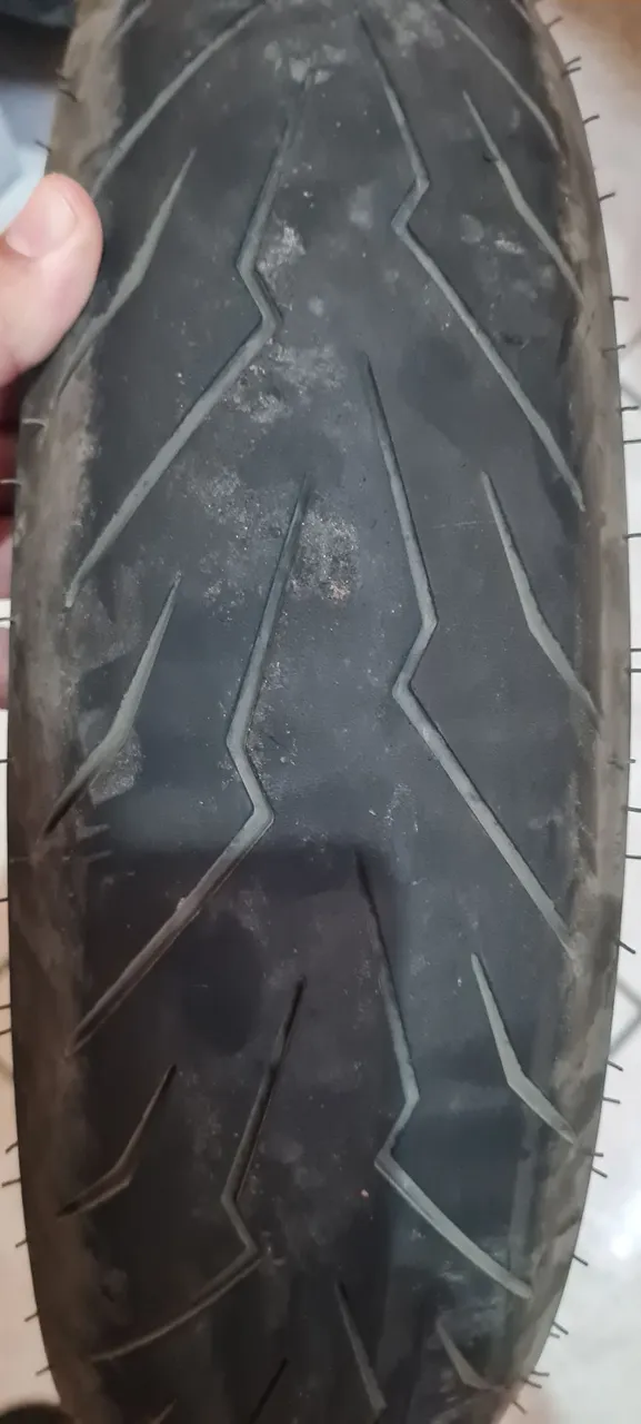 Pneu de Moto Usado CB 300F