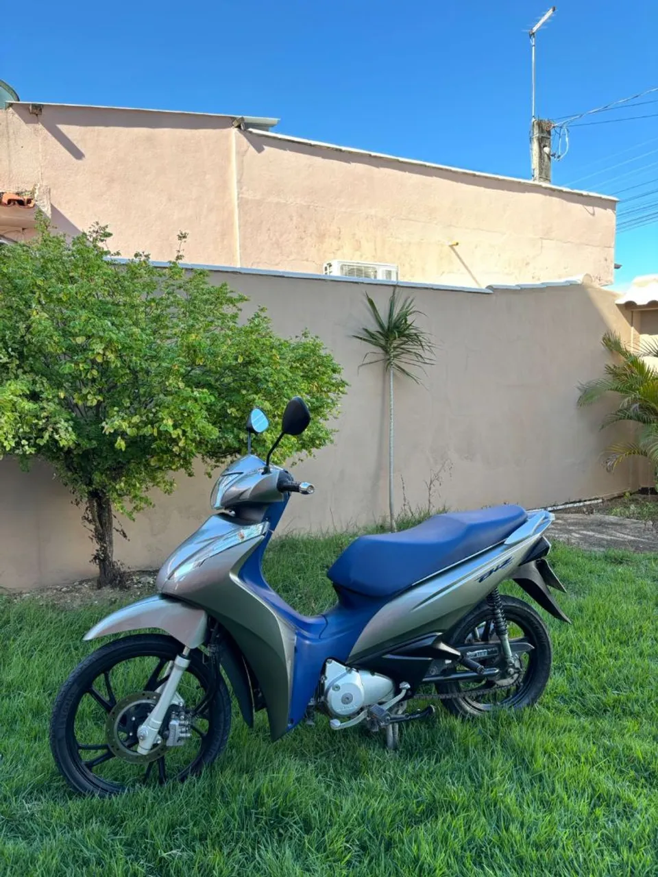 Vendo ou troco Honda biz 125 prata 2020