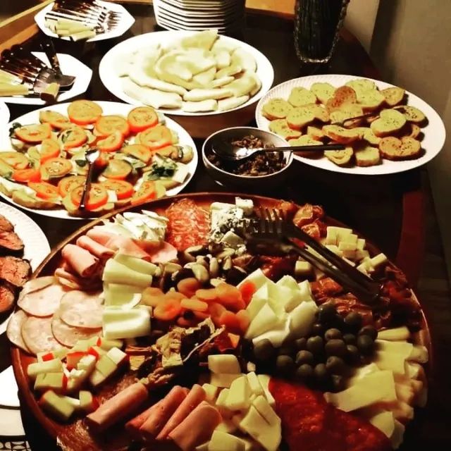 Serviço de buffet com variadas opções de cardapios