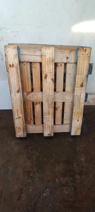 Palete de madeira **entrego**tenho 4