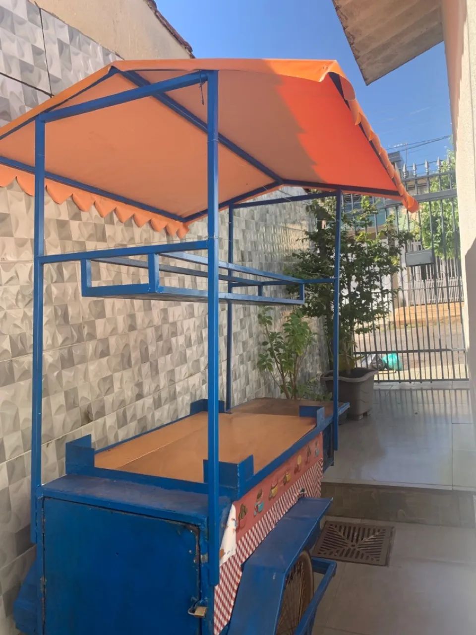 Vendo um excelente carrinho, sem defeito.