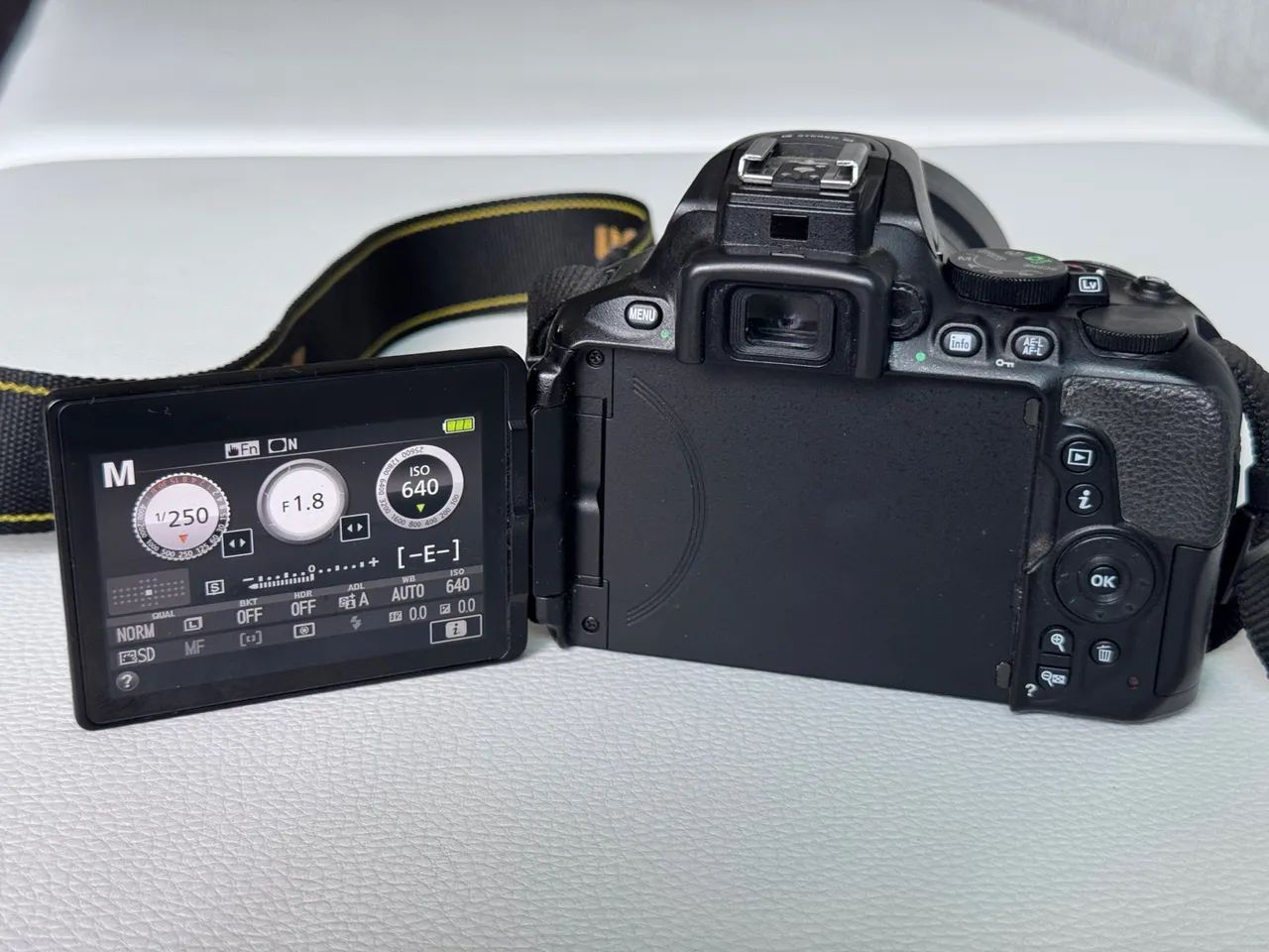 Câmera DSLR Nikon D5600 + 35mm - Foto 3