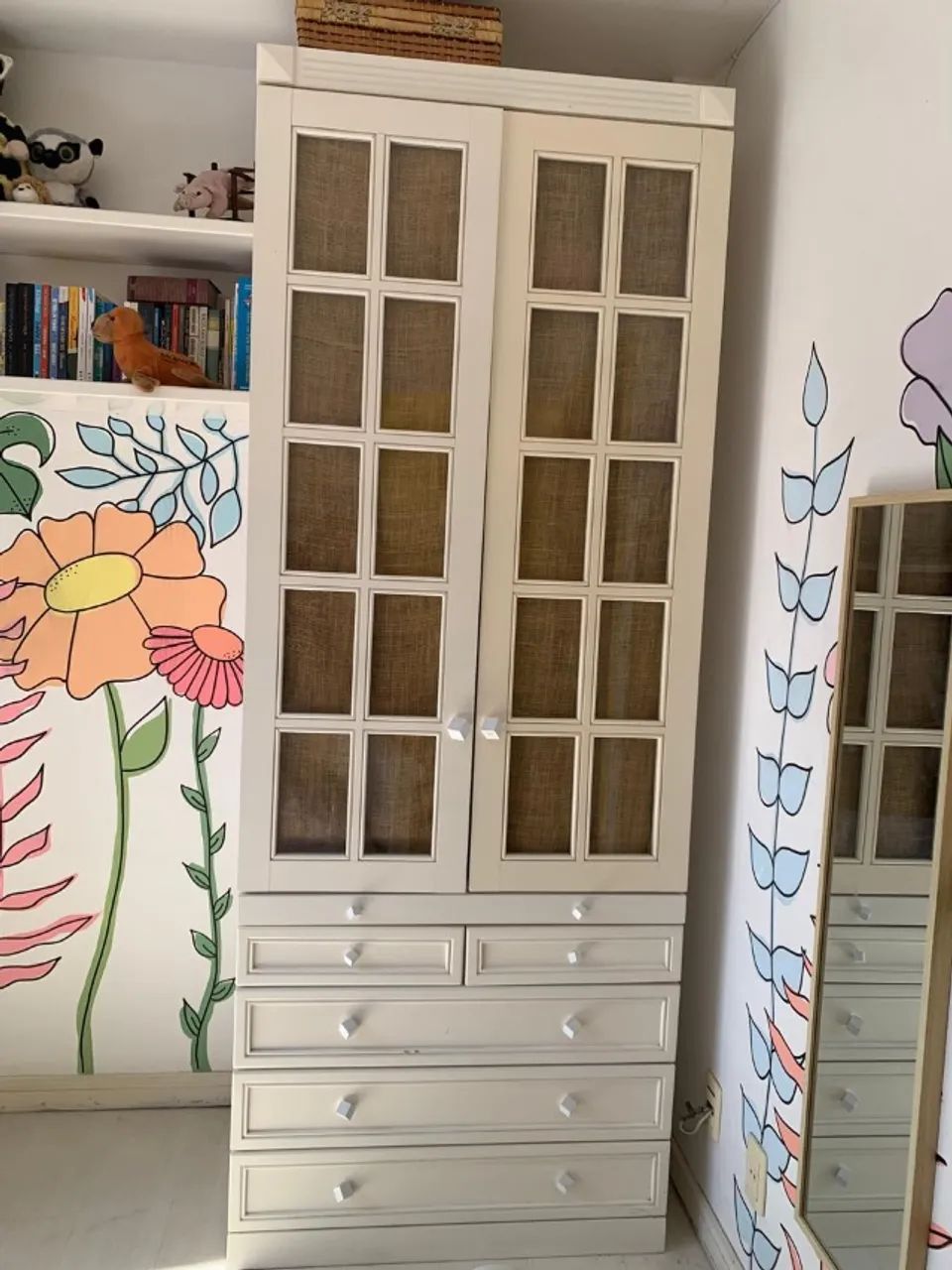 Armários em madeira maciça com pintura de laca64596145033730120