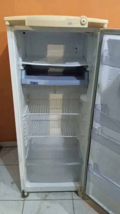 Geladeira com Dispenser de Água  - Foto 2