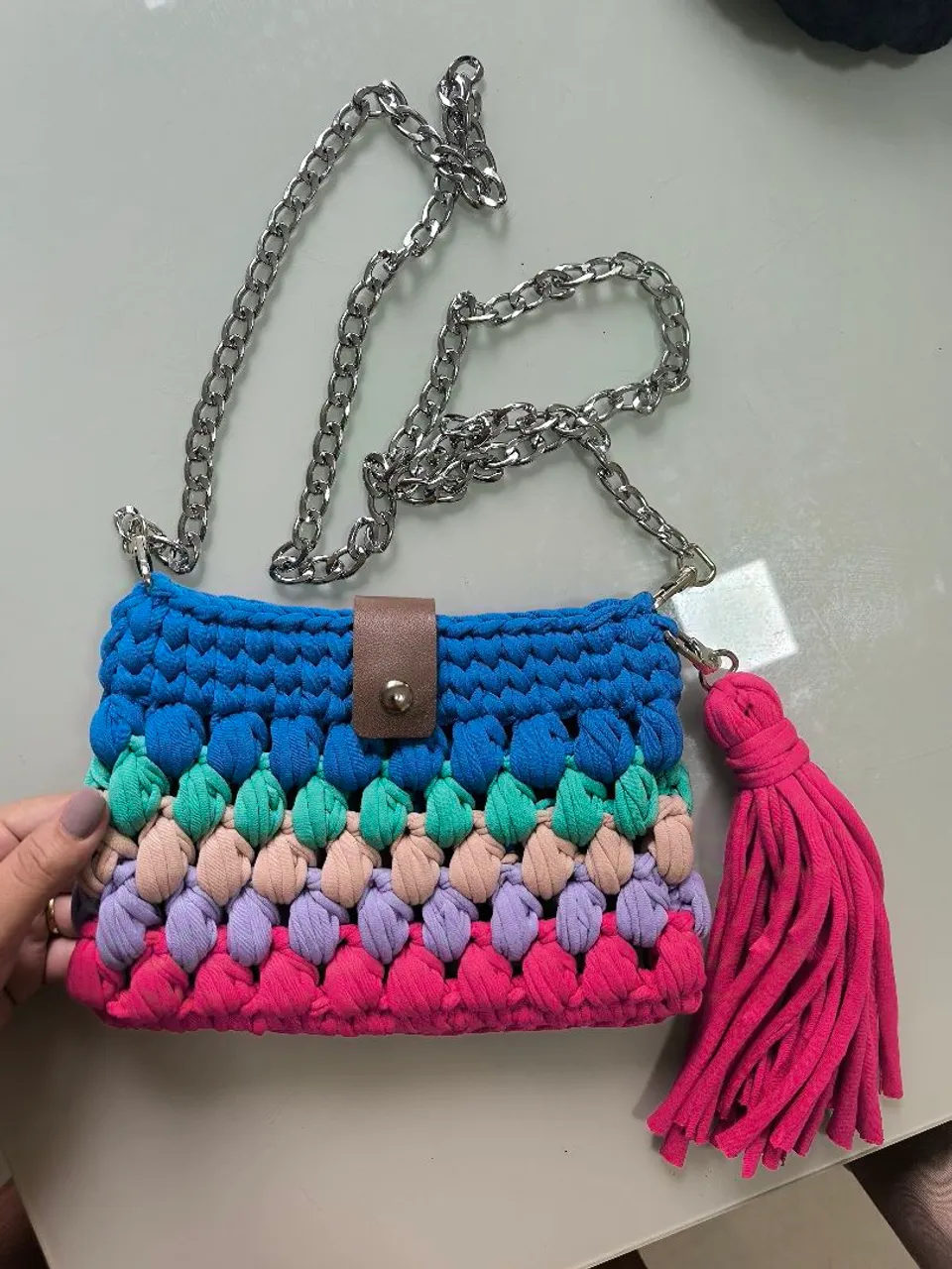 Bolsa de crochê Artesanal Colorida com Alça de Corrente