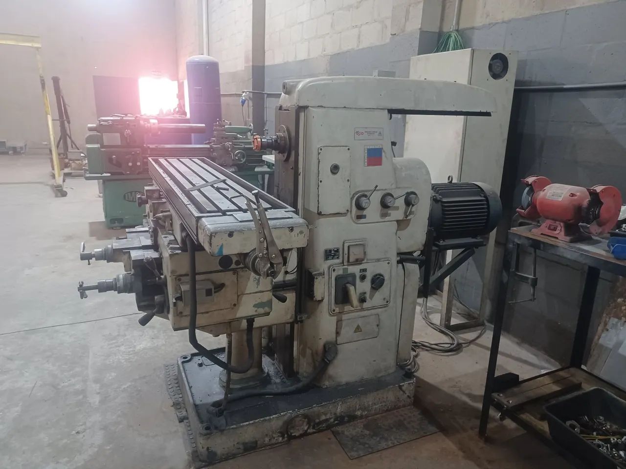 Fresadora Usada em boas condições