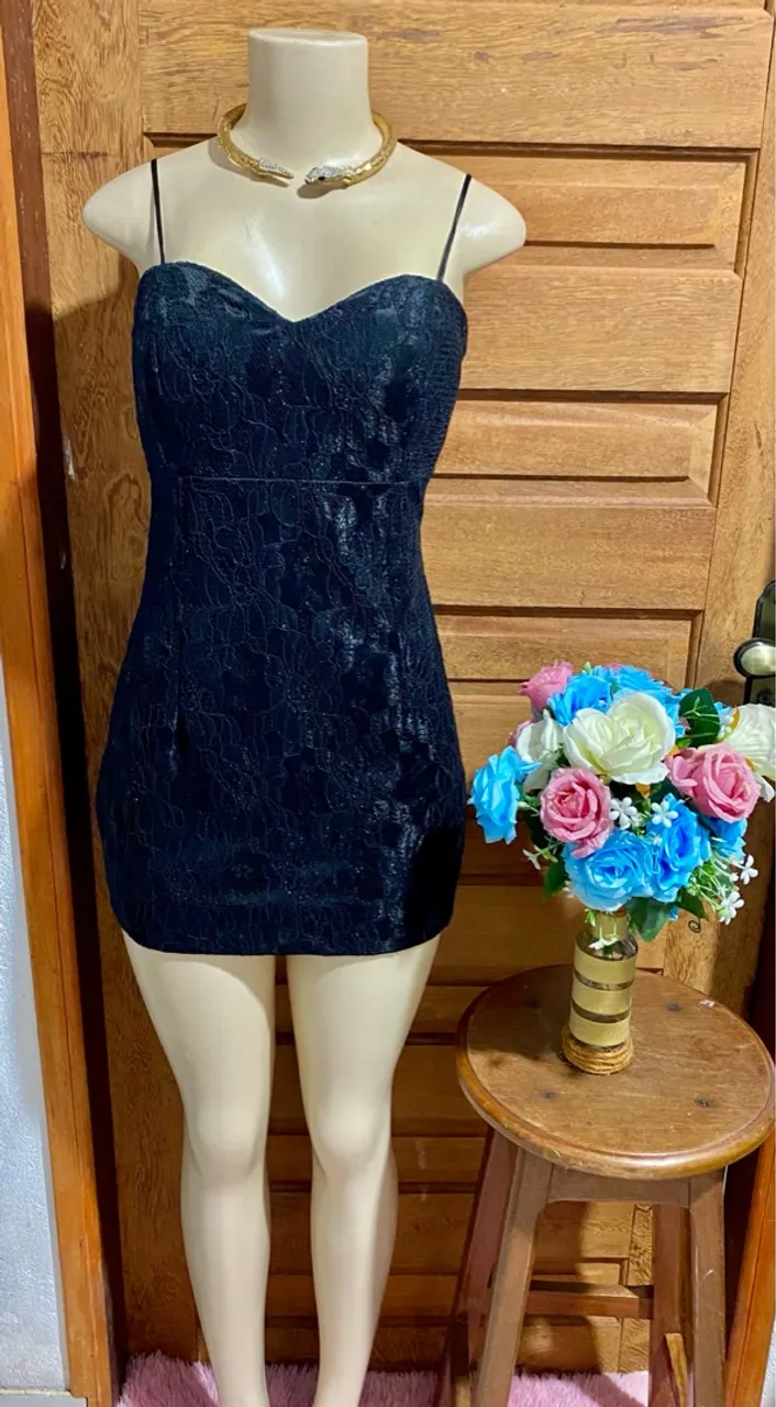 Vestido preto de renda