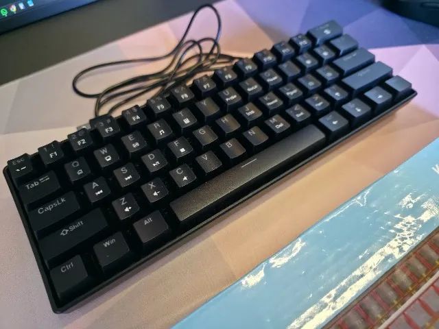 Teclado gamer mecânico com fio SKYLiON K61 60% RGB Black Switch Blue - Novo na caixa - Foto 4