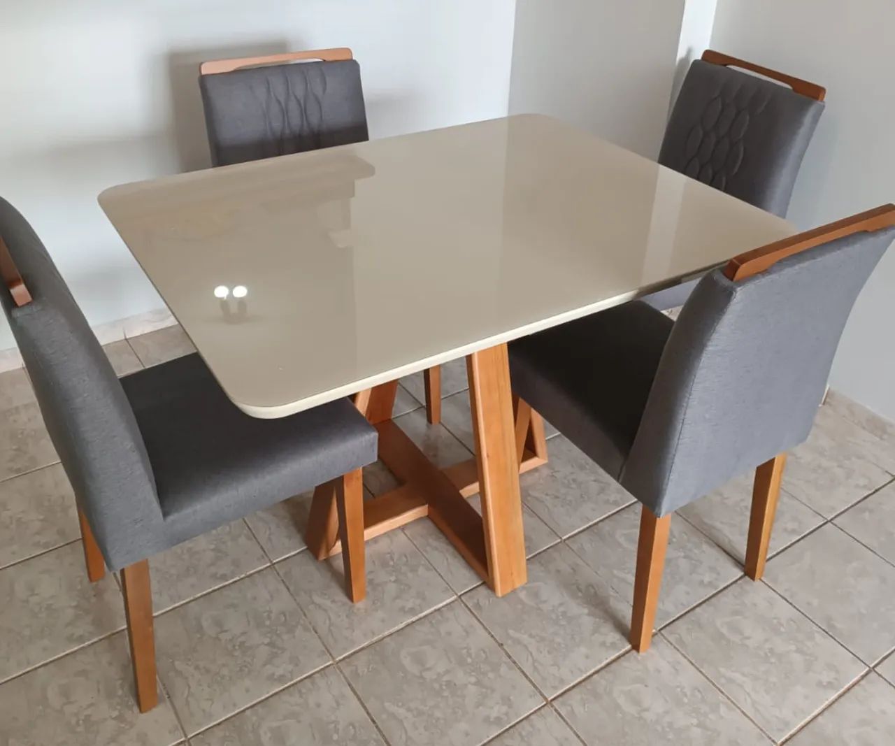 Mesa Off White Com 04 Cadeiras Novas 