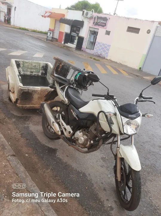 CONTRATA -SE MOTO ENTREGADOR GÁS E AGUA