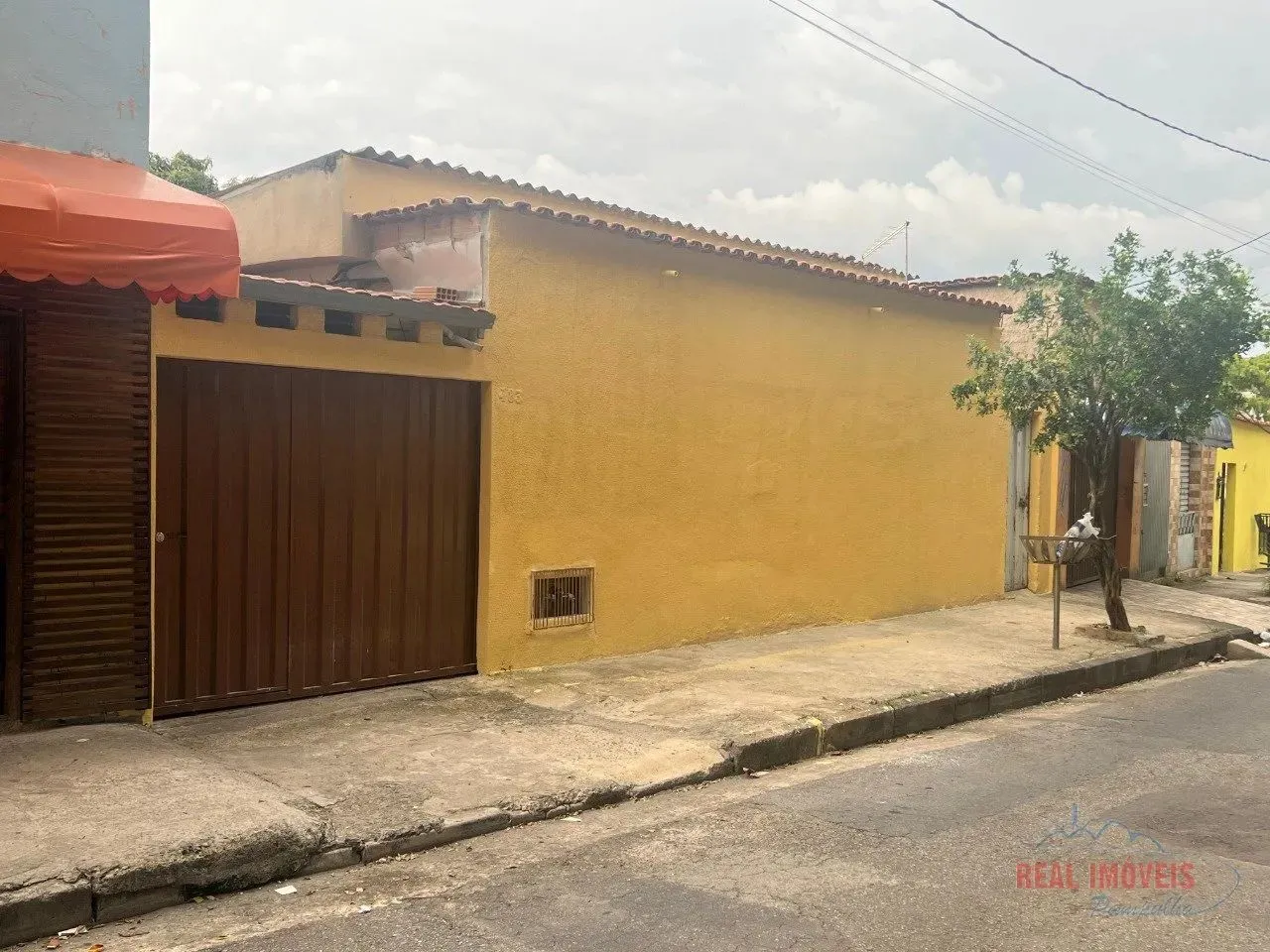 CASA NO BAIRRO MANTIQUEIRA