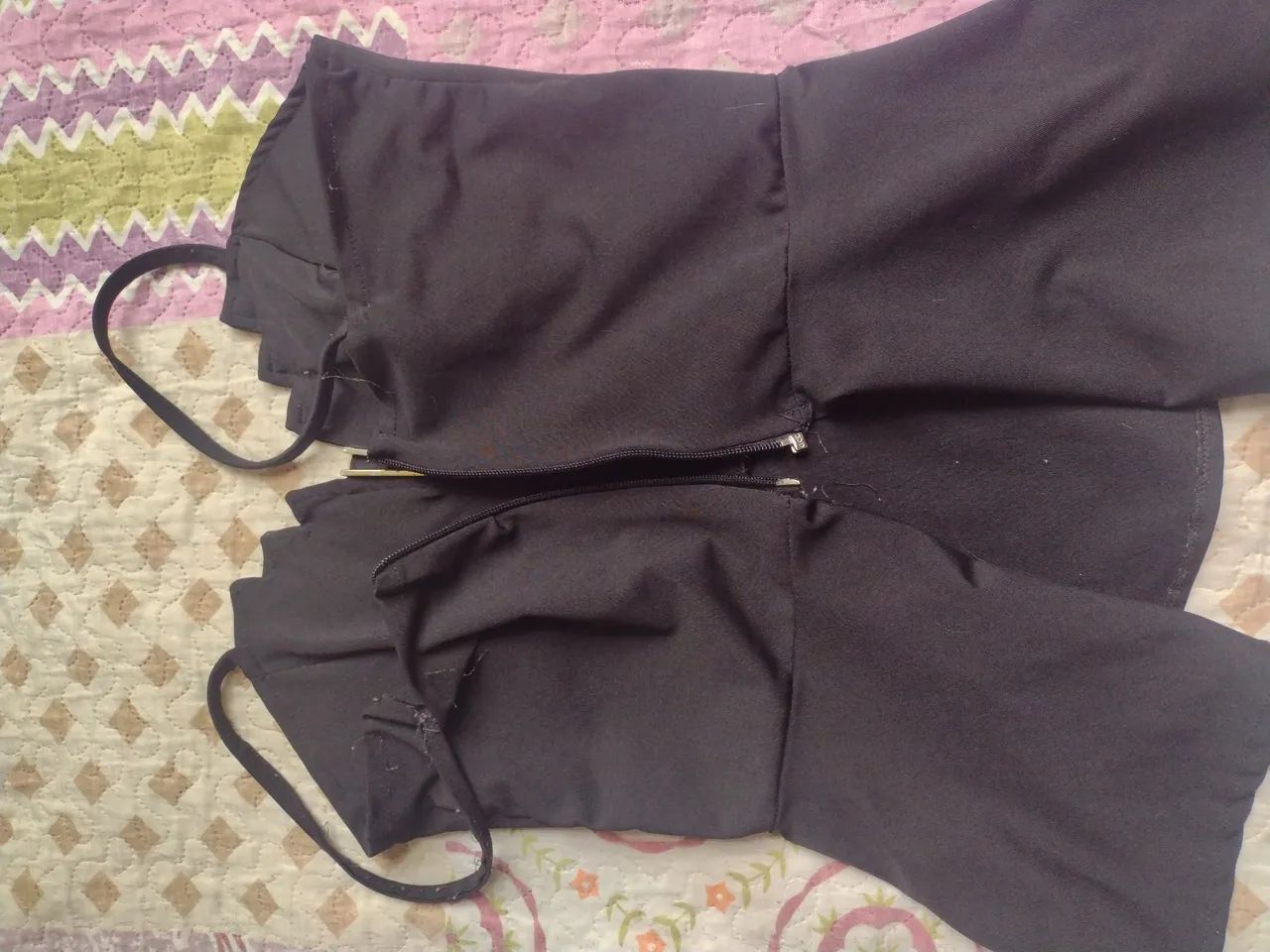 Blusa preta M com defeito no fecho - Foto 3