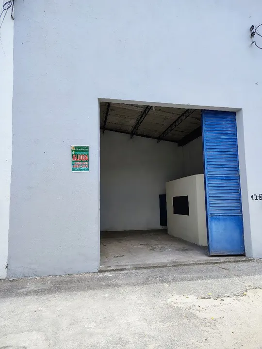 Galpão com 50m2, frente comercial, em rua movimentada no Clima bom