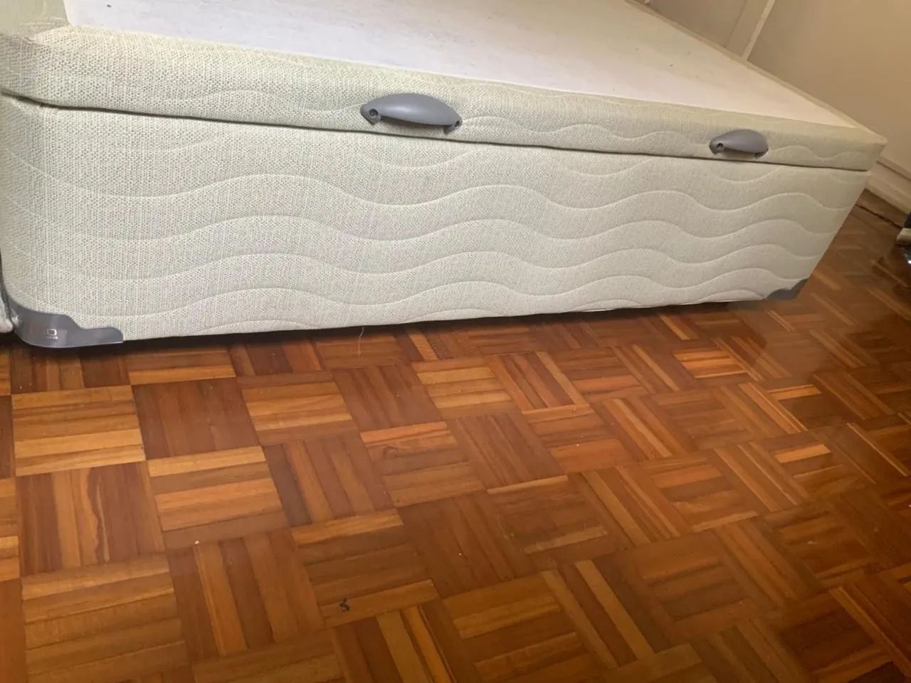 Cama Baú Box Casal Euro Colchões Linho Gênova Matelassê e Colchão  - Foto 5