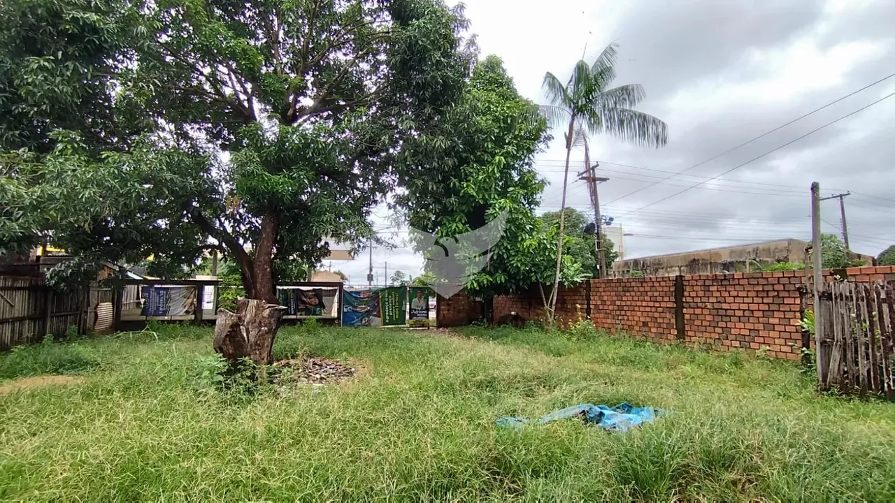 Área comercial para empresas de 1500m² Localizada em via principal