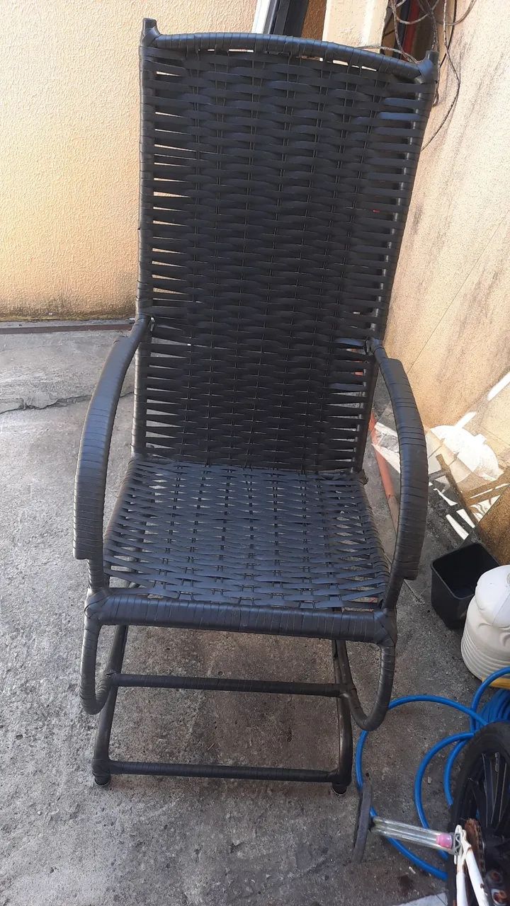 Selling well-maintained rocking chair for R$ 200.00 — selling quickly! Contact via WhatsApp *2764750751191681120
