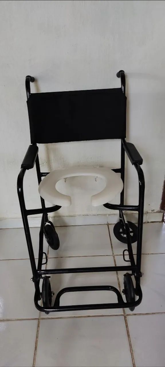 Cadeira de Banho com Rodas
