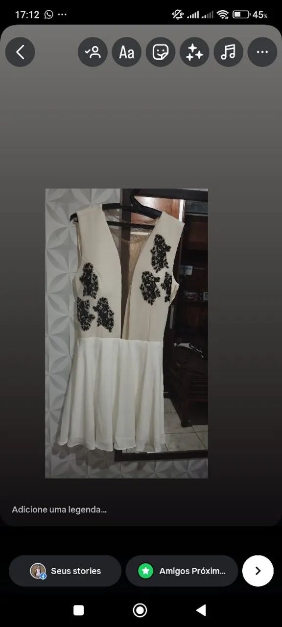 Vestido Branco com Detalhes em Renda