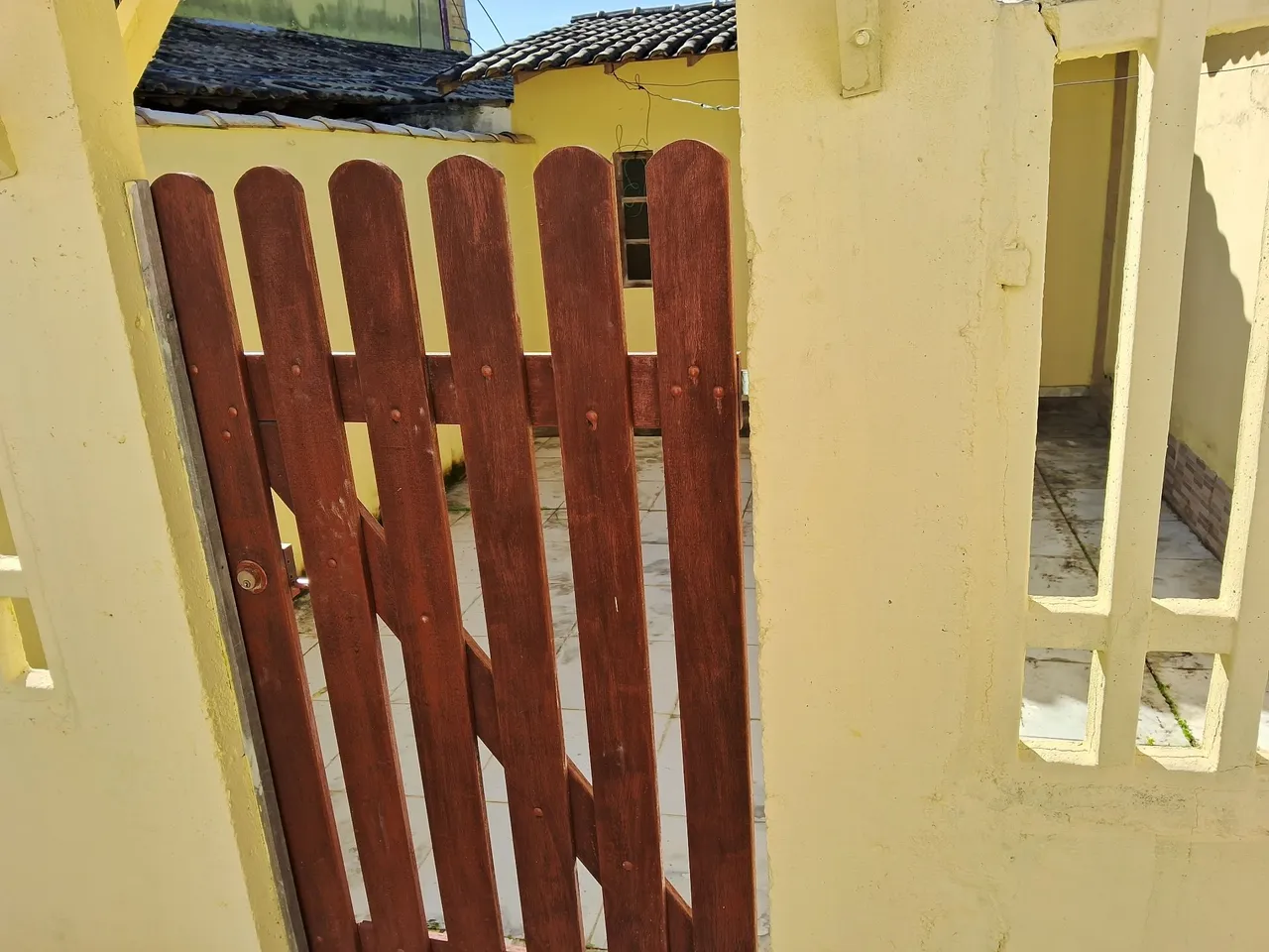 Alugo casa em Marica