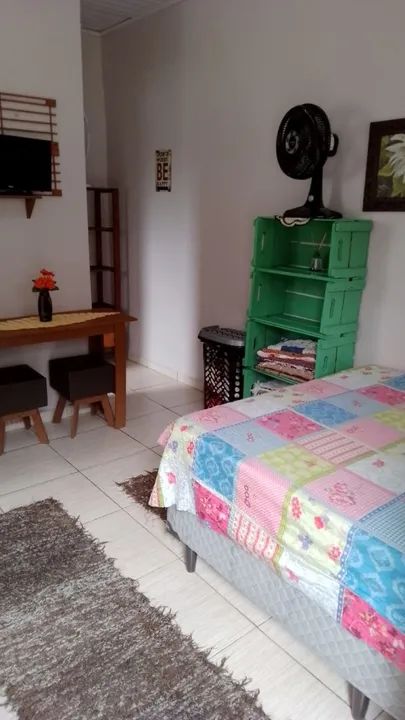 Mini chácara , com 2 chalés , piscina, churrasqueira e vagas para 3 carros - Foto 13