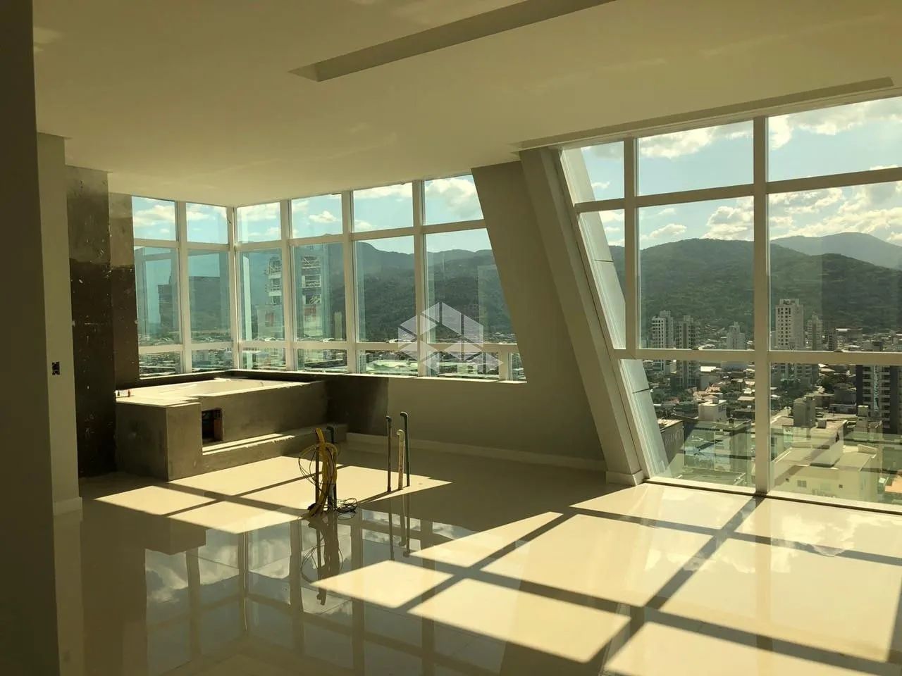 Cobertura Duplex em em Itapema com 5 suítes, 4 vagas e 417m² privativo - Foto 2