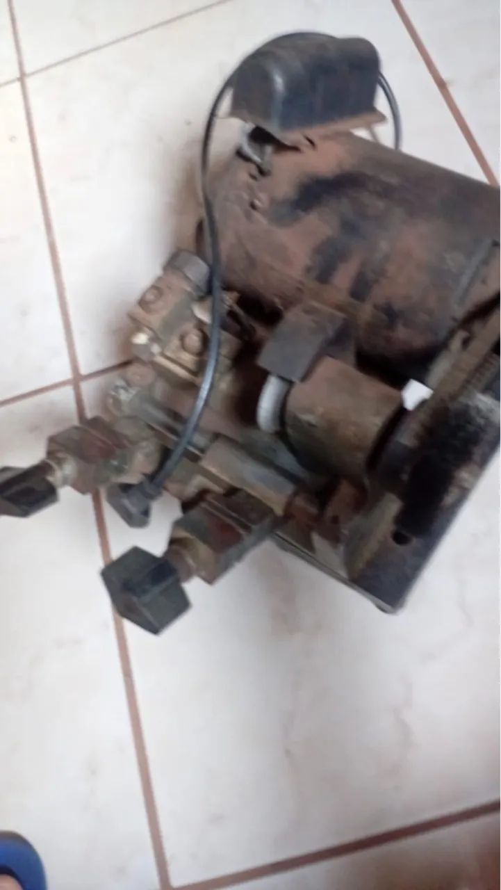 Máquina de cortar chaves marca WEG - Foto 3
