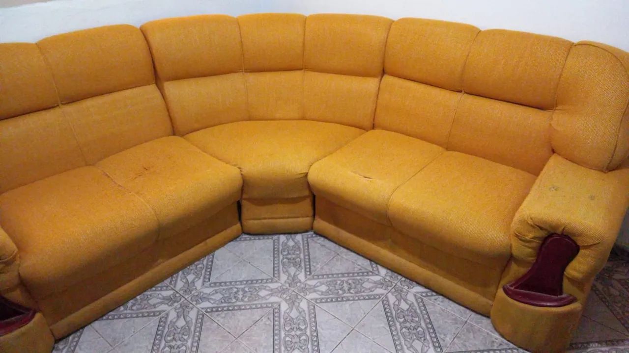 Large corner sofa.64352678375811121