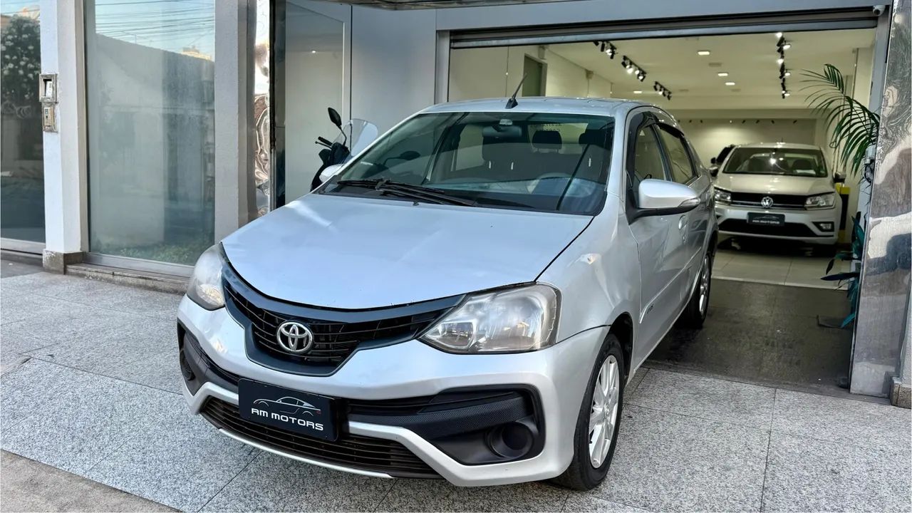TOYOTA  ETIOS 1.5 SEDAN 2020 PLUSS COMPLETO ORIGINAL RODAS MULTIMÍDIA REVISÃO - Foto 2