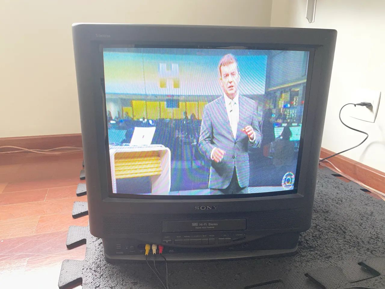 Televisão Sony Trinitron KV-21VH5BR