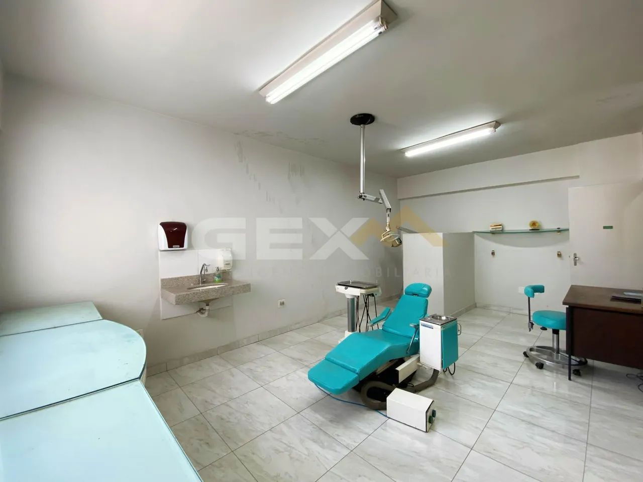Sala Comercial à Venda no Centro de Divinópolis MG.