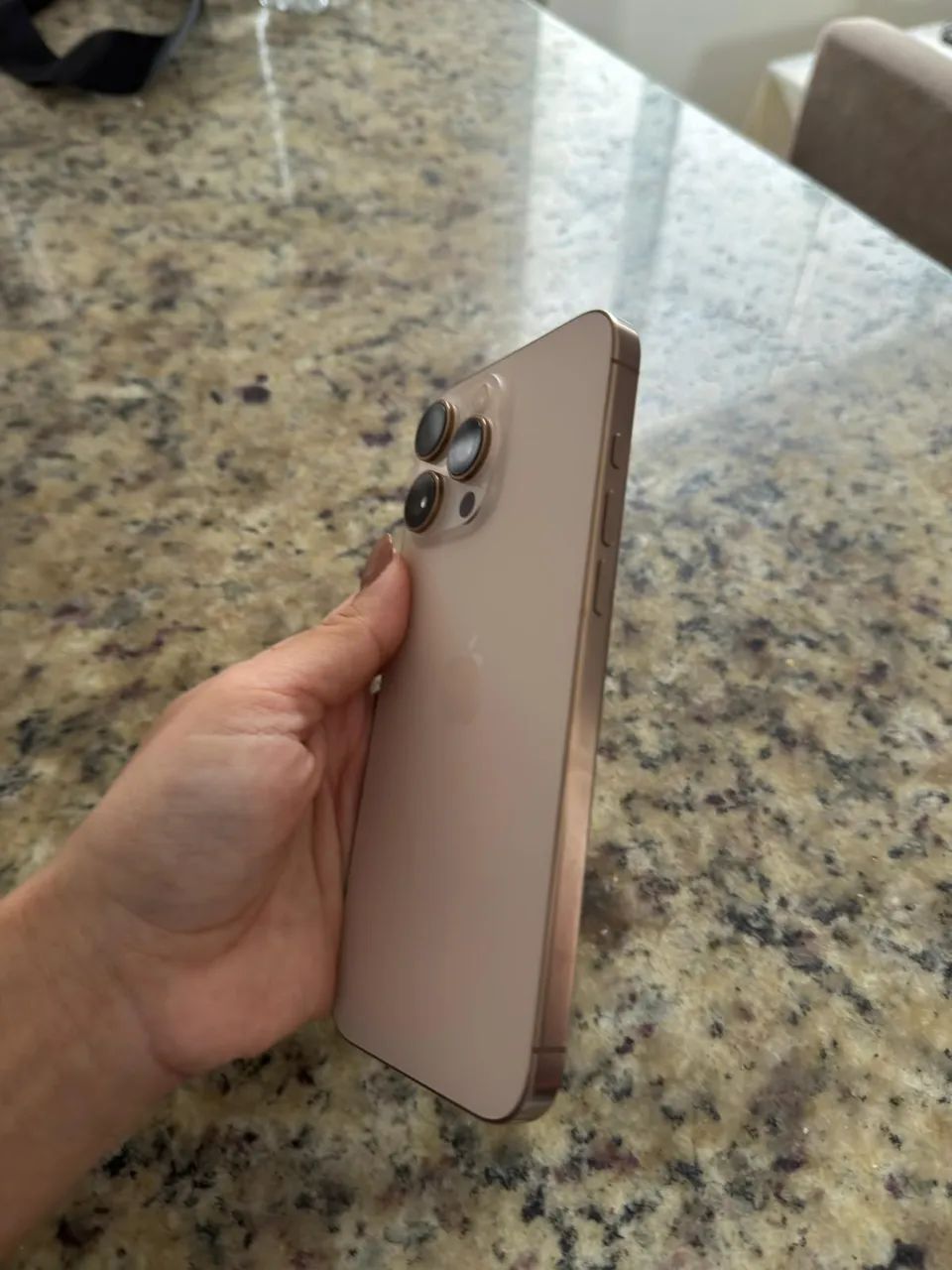 iPhone 16 pro max desert - Foto 2