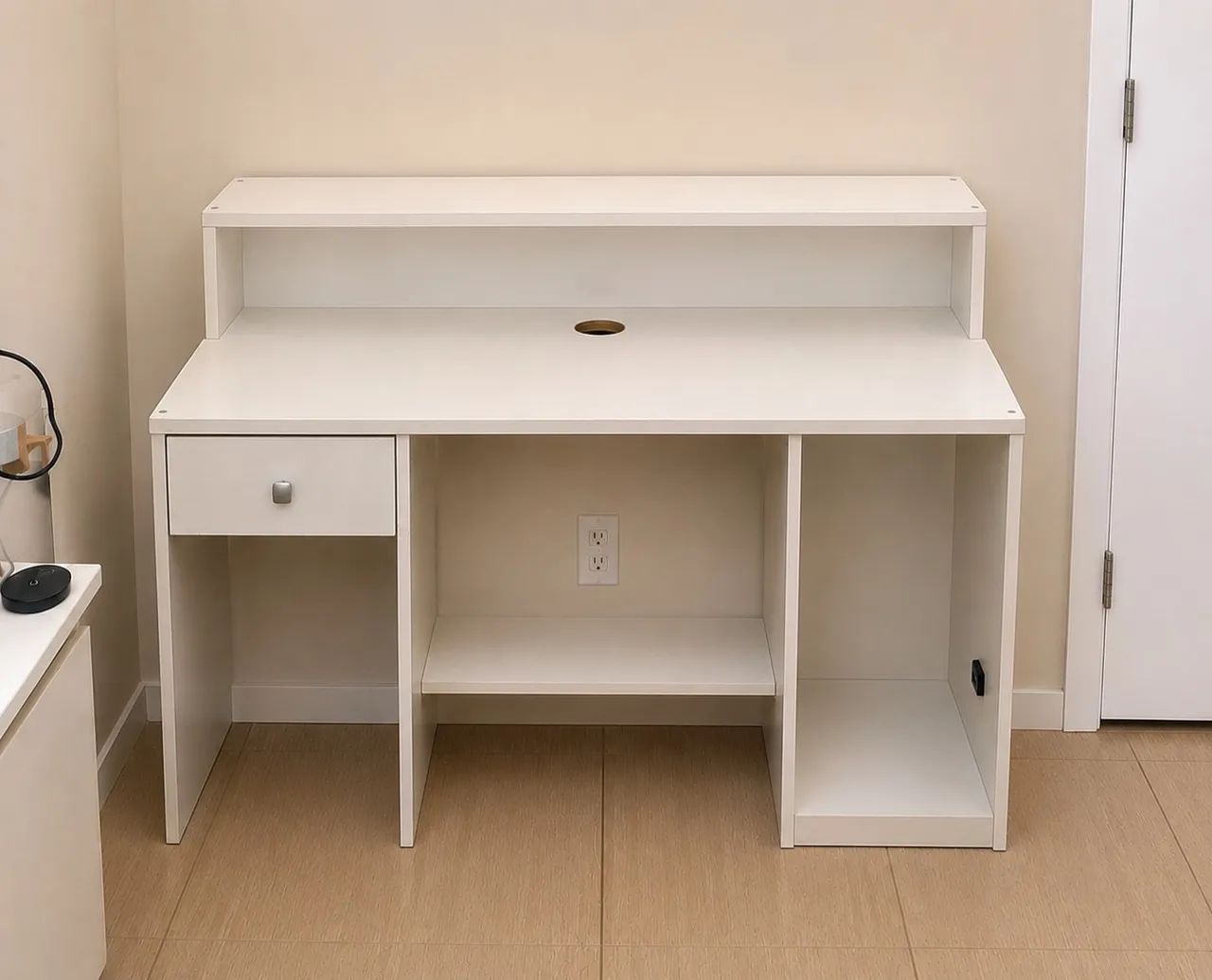 Mesa Escrivaninha Branca com Prateleira e Gaveta 