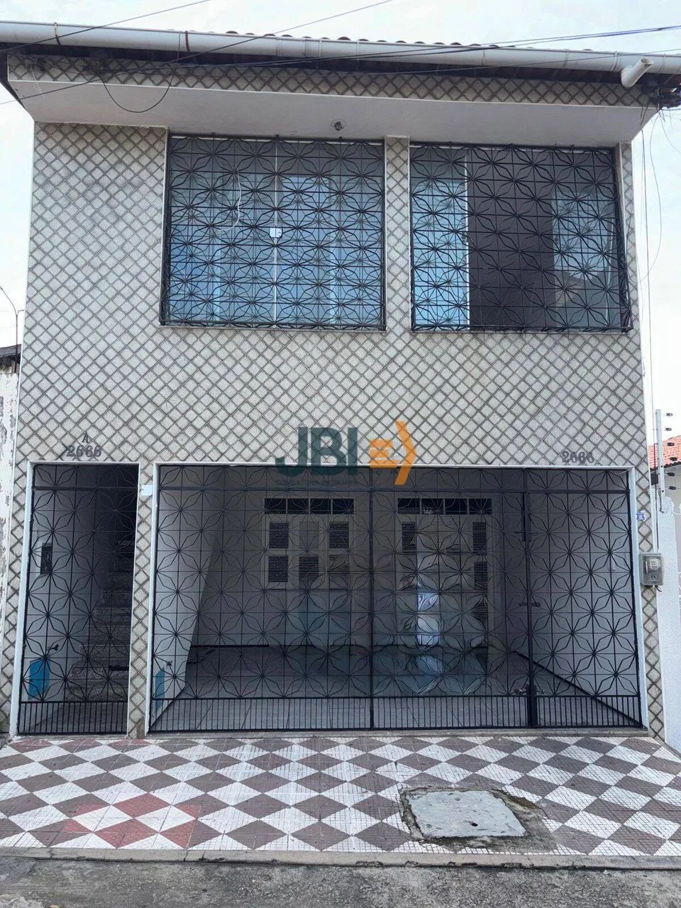 Casa duplex 6 quartos sendo 4 suítes - Quintino Cunha